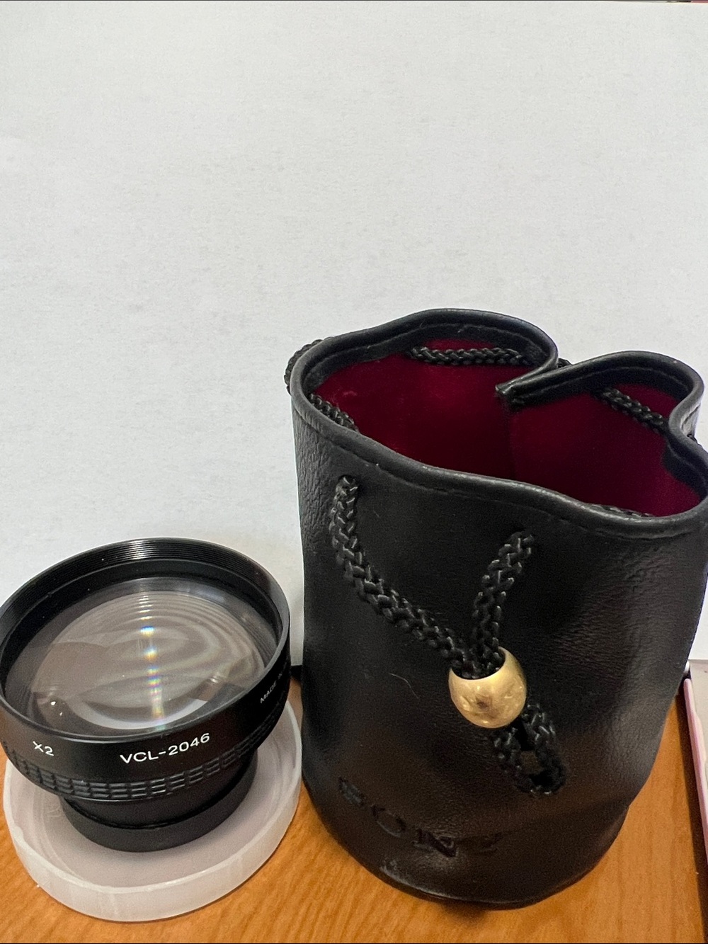 Sony Black Lens VCL-2046 with Black Leather Pouch (Red Interior)